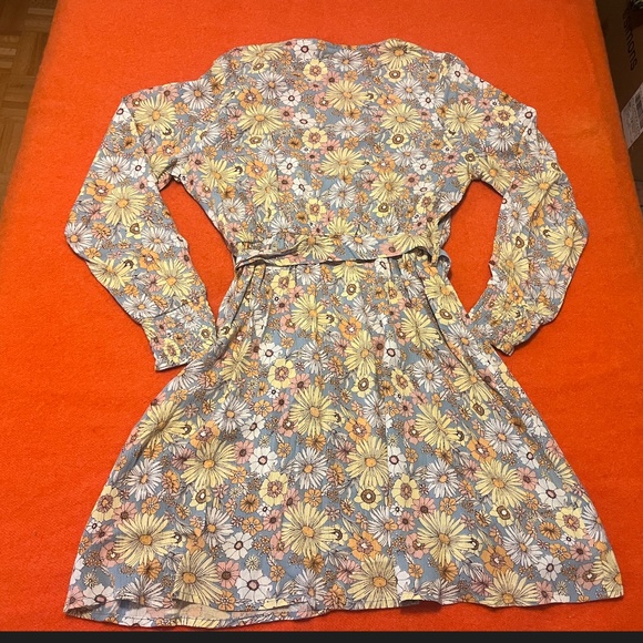 Pastel multicolor flowers long sleeves belted crossover dress NWT - Picture 9 of 10